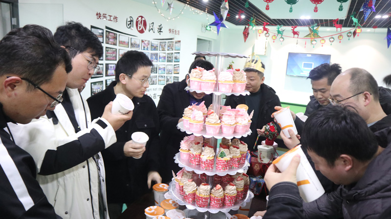 繽紛平安夜，歡樂圣誕節(jié) | 寶開舉辦第四季度員工集體生日會