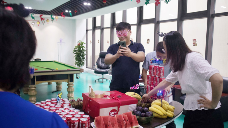 八月集體生日會(huì) | 與久違的祝?；馃嵯嘧?  src="/uploads/allimg/210903/1-210Z314195H28.jpg" /></p>
<p><img alt=