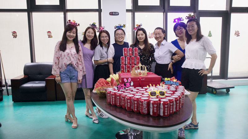 八月集體生日會(huì) | 與久違的祝?；馃嵯嘧?  src="/uploads/allimg/210903/1-210Z314223L34.jpg" /></p>
<p><img alt=