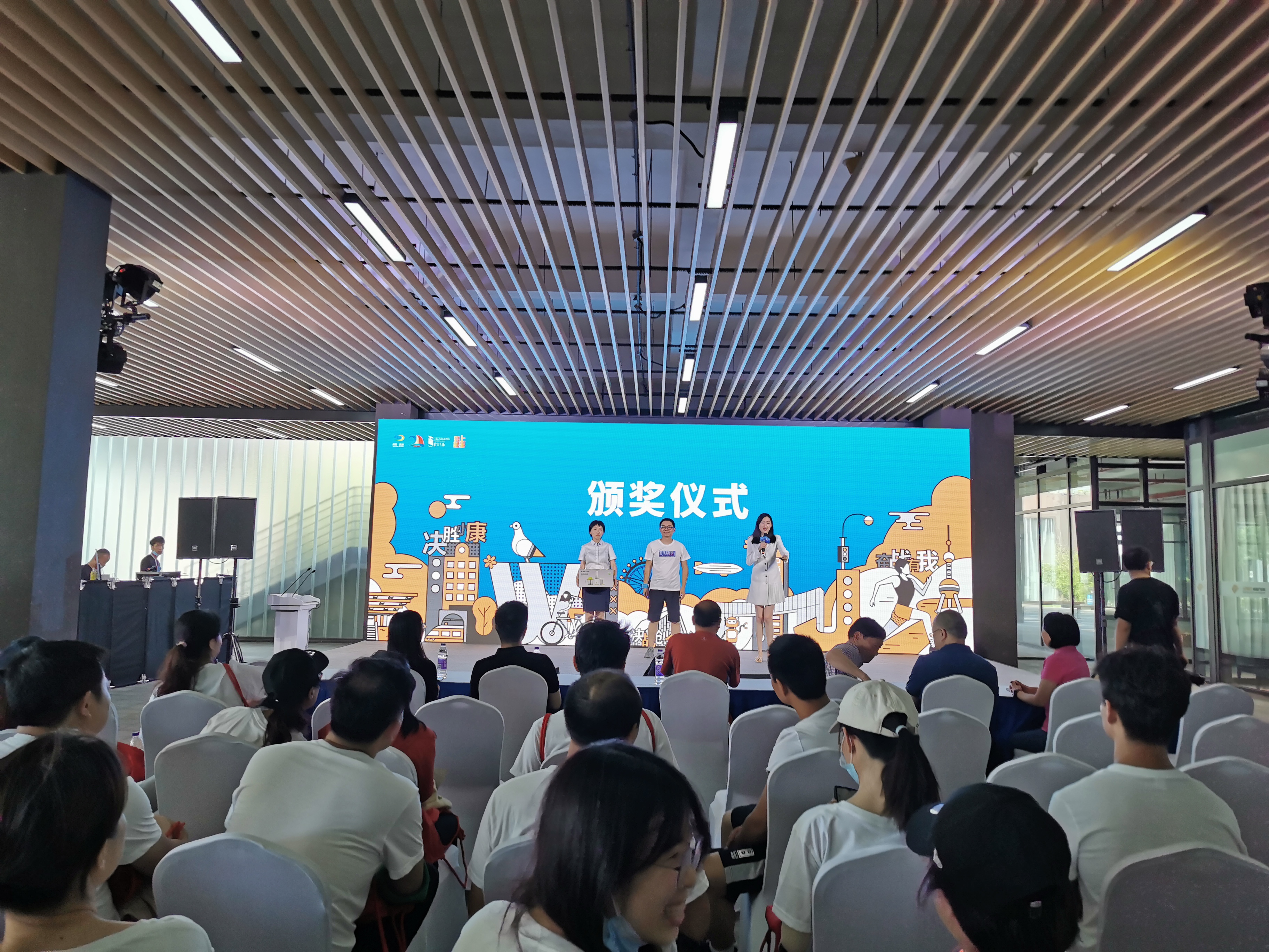 “繁花似涇”城市定向越野活動(dòng) | 金領(lǐng)谷戰(zhàn)隊(duì)奪冠，寶開后浪獻(xiàn)力添彩