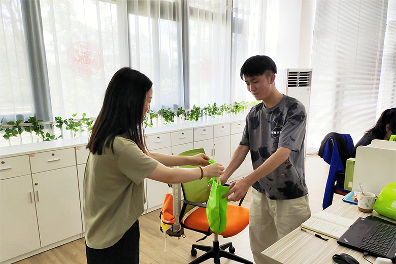 夏送清涼，情系一線｜致高溫下堅守崗位的一線員工