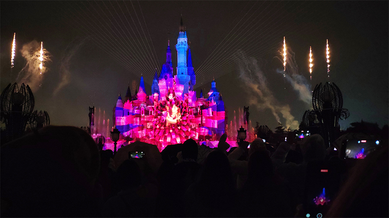 Happy Women’s Day | 歡度三八節(jié)，我們相約上海迪士尼樂園