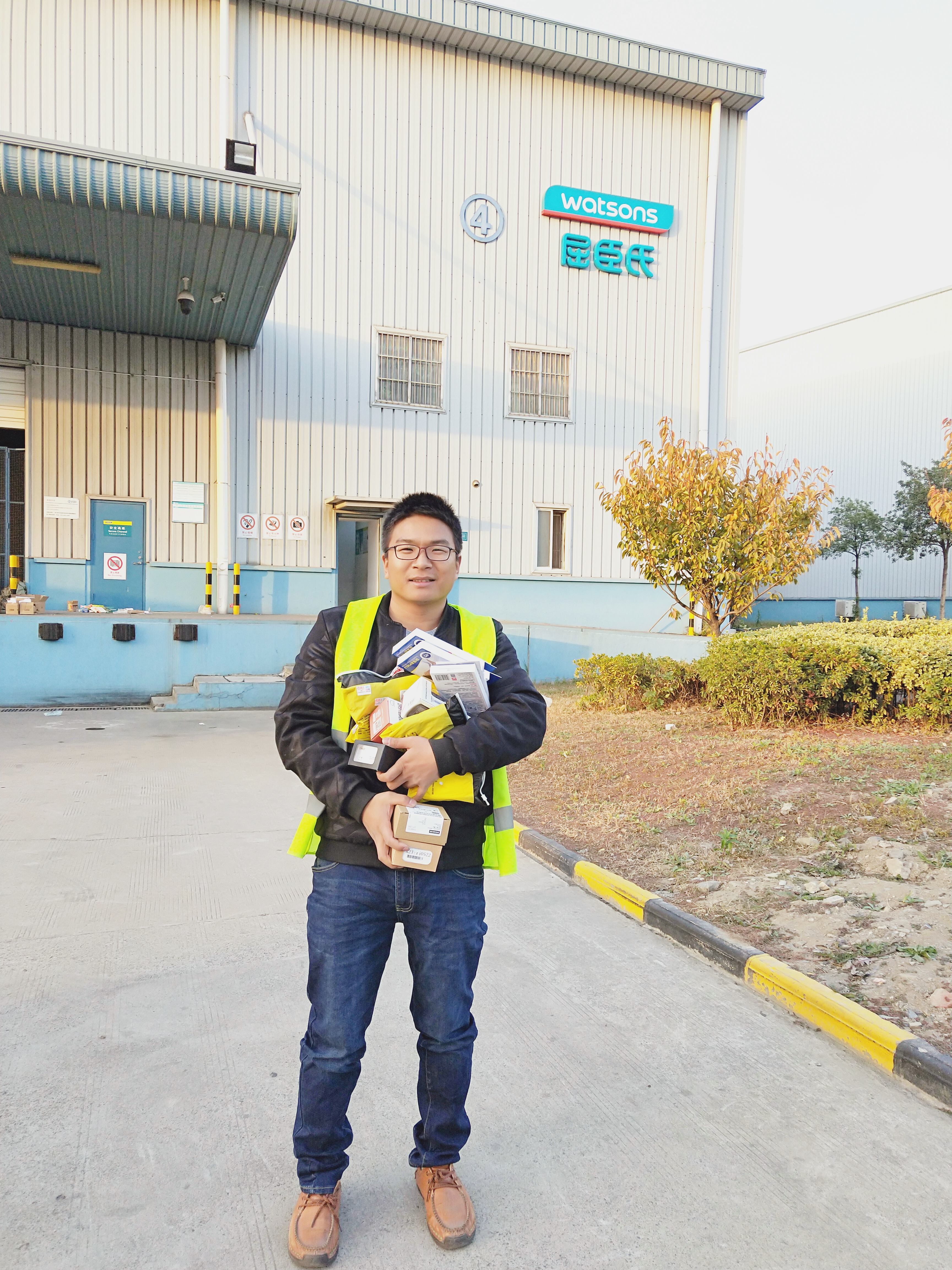 11月中旬，寶開工會(huì)組織開展“走一線、送溫暖”關(guān)愛員工暖冬行動(dòng)。