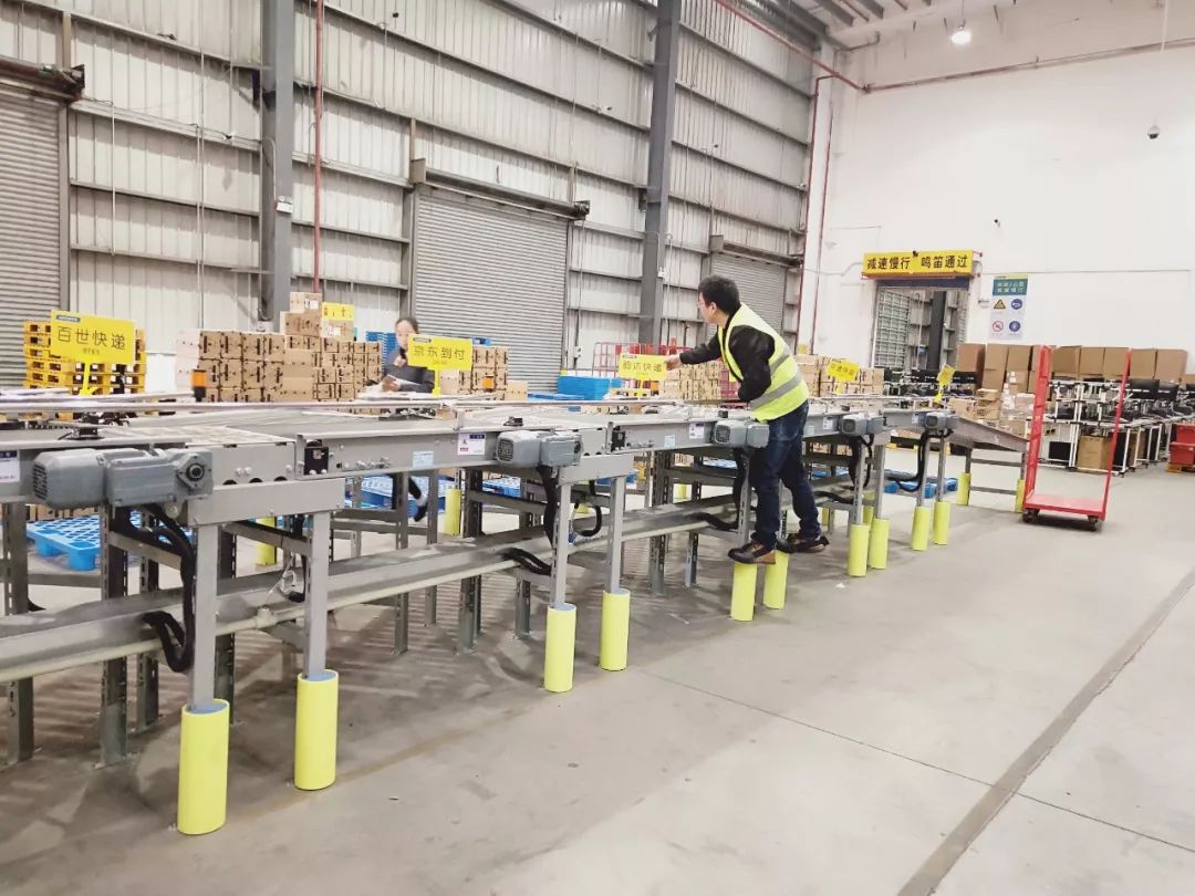 11月中旬，寶開工會(huì)組織開展“走一線、送溫暖”關(guān)愛員工暖冬行動(dòng)。