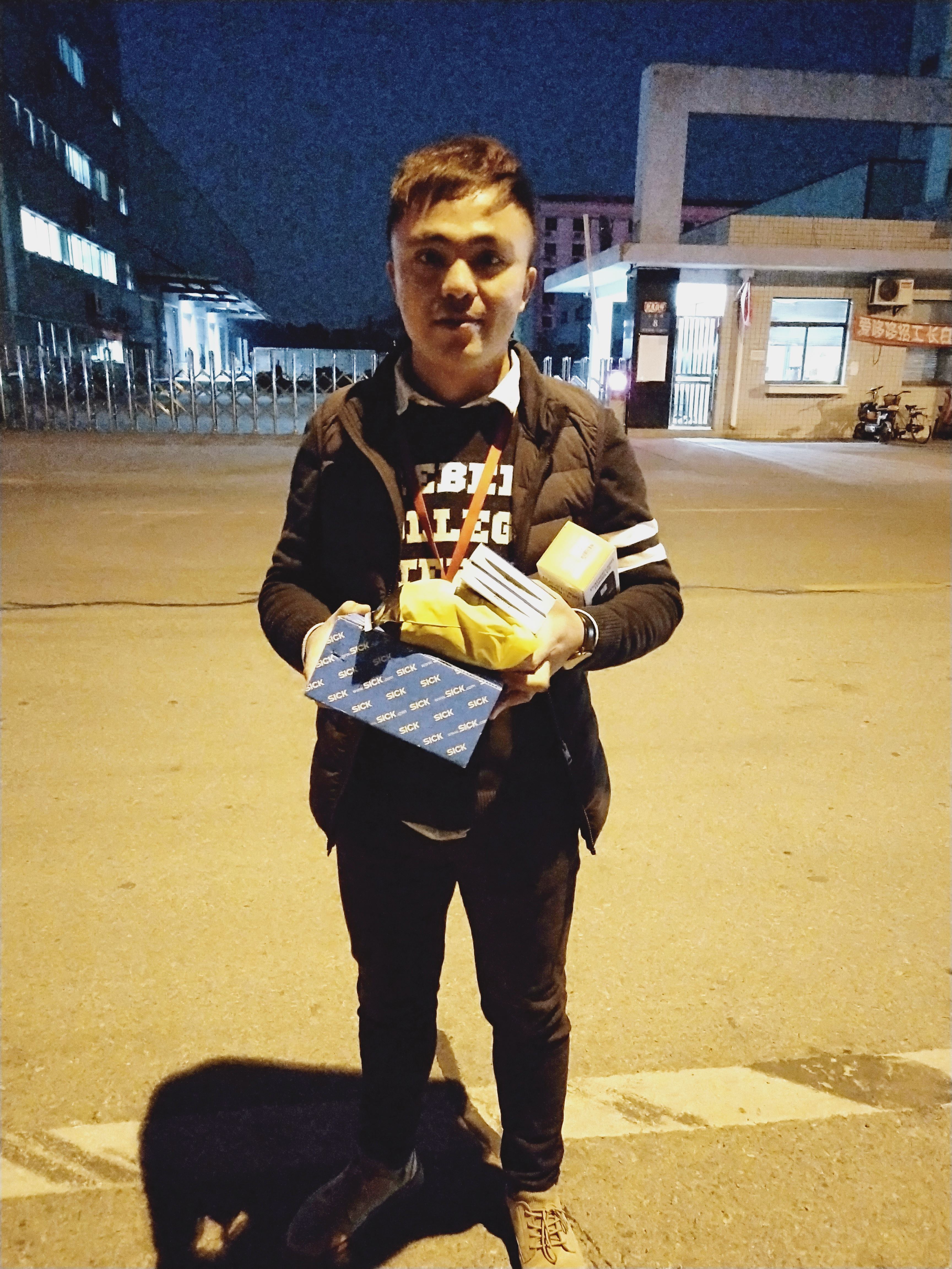 11月中旬，寶開工會(huì)組織開展“走一線、送溫暖”關(guān)愛員工暖冬行動(dòng)。