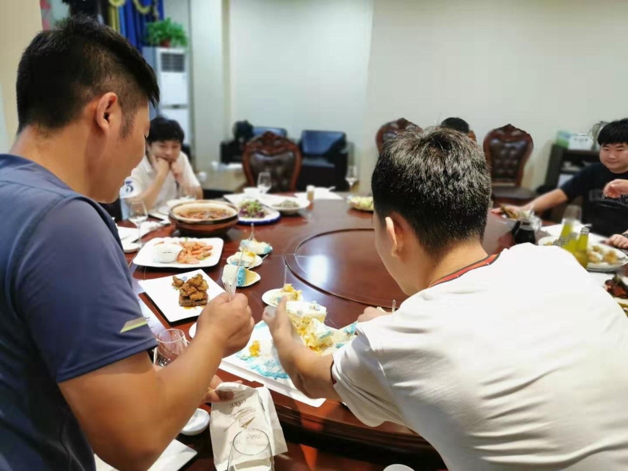 夏送清涼，集體慶生，慰問一線 | 致我們的一線伙伴：辛苦了！