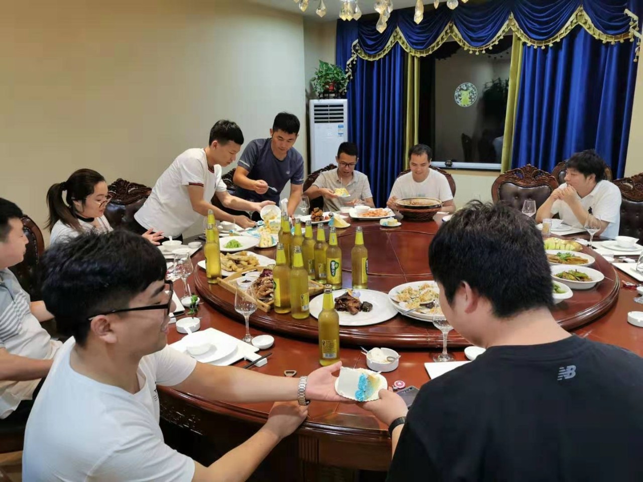 夏送清涼，集體慶生，慰問一線 | 致我們的一線伙伴：辛苦了！